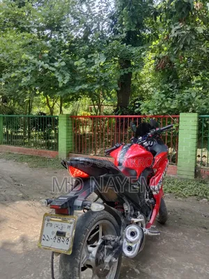 সুজুকি জিক্সার ২০১৭ লাল