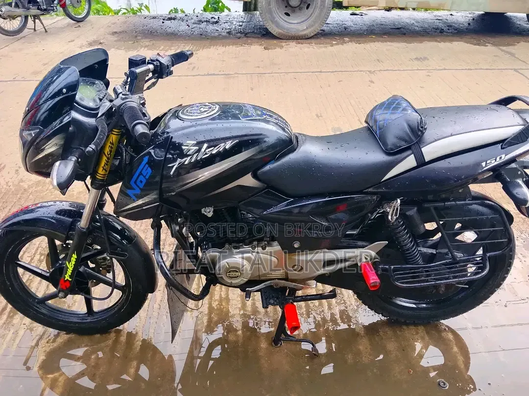 বাজাজ পালসার ১৫০ ২০১৬ ব্ল্যাক