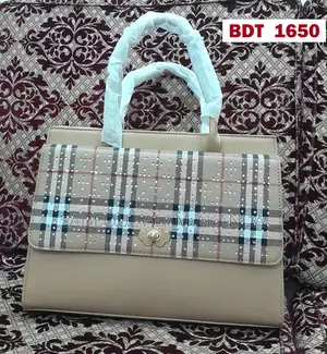 ২০% ডিস্কাউন্টে প্রিমিয়াম লেডিস হ্যান্ডব্যাগ