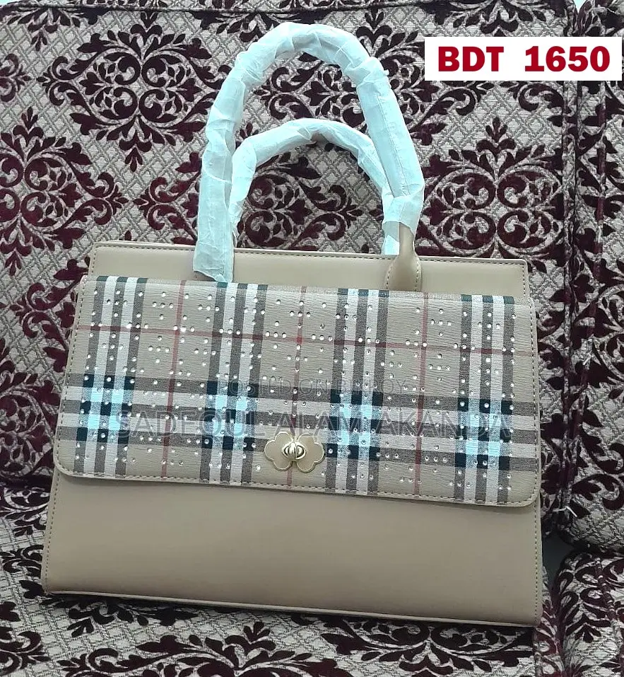 ২০% ডিস্কাউন্টে প্রিমিয়াম লেডিস হ্যান্ডব্যাগ