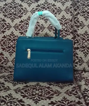 ২০% ডিস্কাউন্টে প্রিমিয়াম লেডিস হ্যান্ডব্যাগ