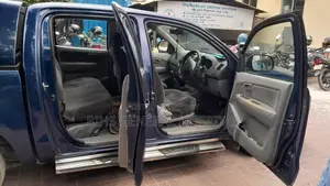 Toyota Hilux 2006 Blue