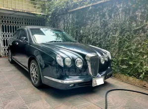 মিতসুওকা নুয়েরা ২০১১ ম্যাট ব্ল্যাক