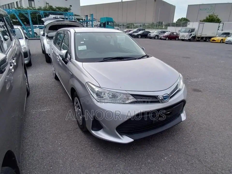 Toyota Corolla Fielder 1.5 Hybrid Front-Wheel Drive 2021 Silver