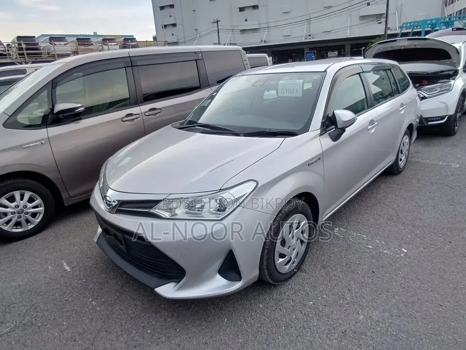 Toyota Corolla Fielder 1.5 Hybrid Front-Wheel Drive 2021 Silver