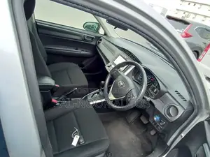 Toyota Corolla Fielder 1.5 Hybrid Front-Wheel Drive 2021 Silver
