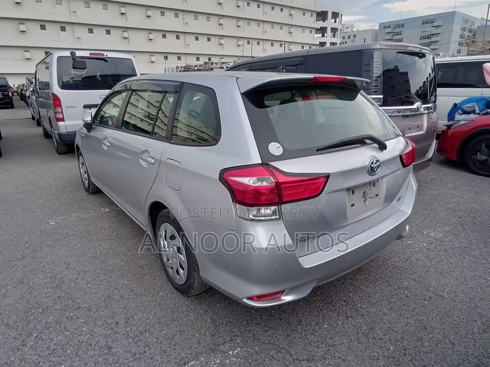 Toyota Corolla Fielder 1.5 Hybrid Front-Wheel Drive 2021 Silver