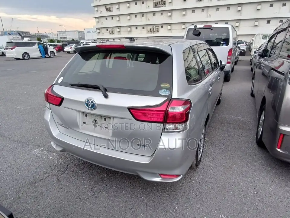 Toyota Corolla Fielder 1.5 Hybrid Front-Wheel Drive 2021 Silver