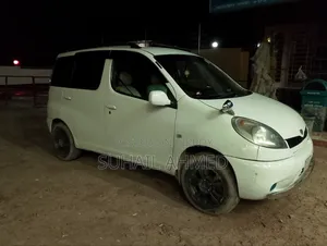 Toyota Fun Cargo 2001 White