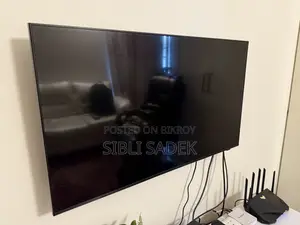 QLED 43 Inch TV (Excellent Condition)