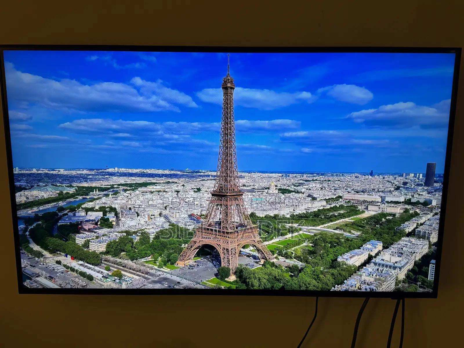 QLED 43 Inch TV (Excellent Condition)