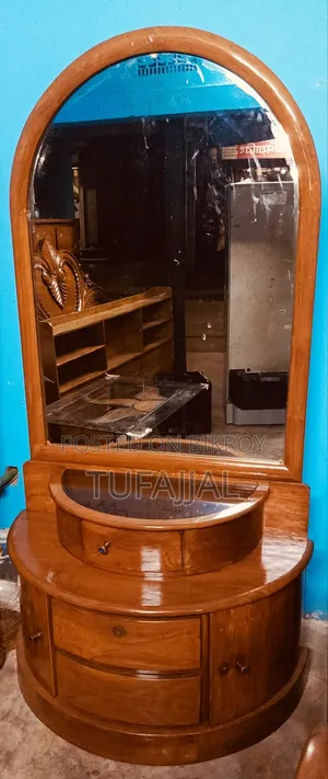 ড্রেসিং টেবিল, সেগুন কাঠ