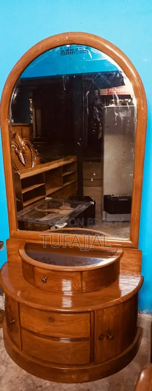 ড্রেসিং টেবিল, সেগুন কাঠ