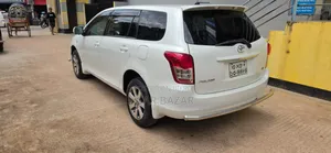 টয়োটা করোল্লা ফিল্ডার ১.৫ লিটার পেট্রোল ফ্রন্ট-হুইল ড্রাইভ ২০১১ পার্ল