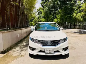 হোন্ডা জেড ২০১৫ সাদা