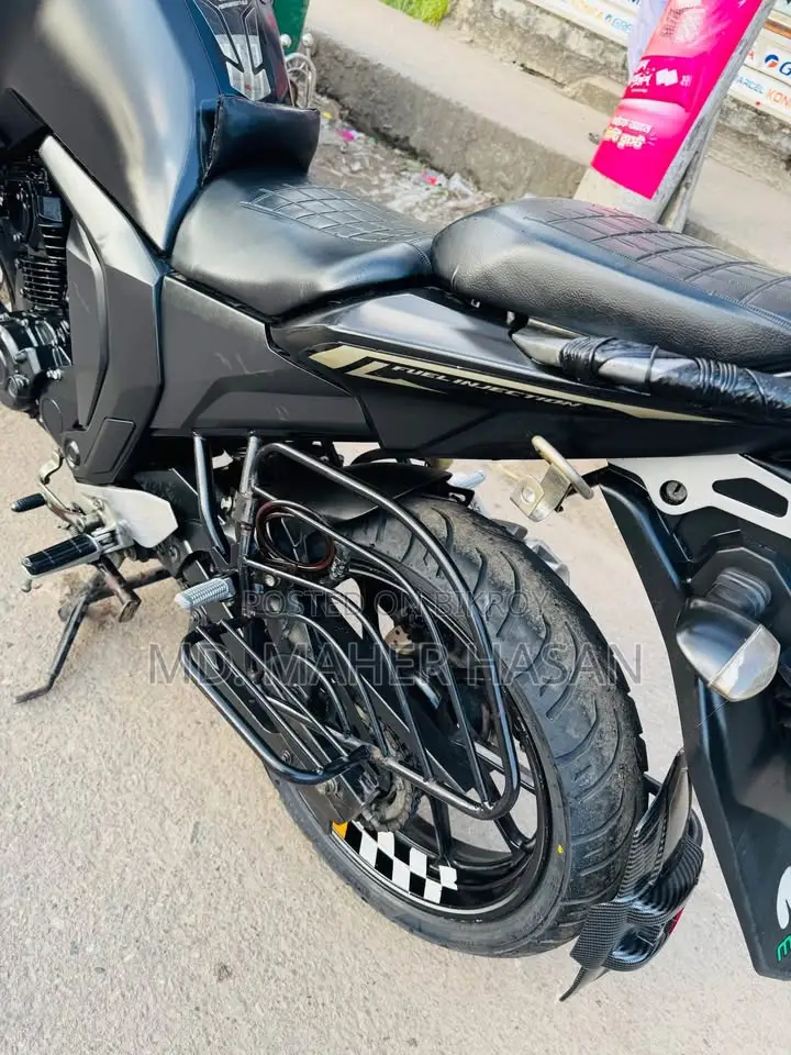 ইয়ামাহা এফজেডএস ভি২ ২০১৮ ব্ল্যাক