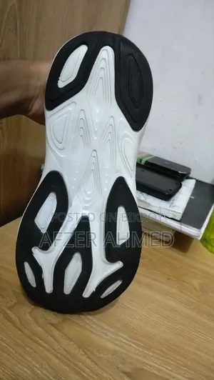 নিউ ব্যালেন্স জুতো একদম নতুন