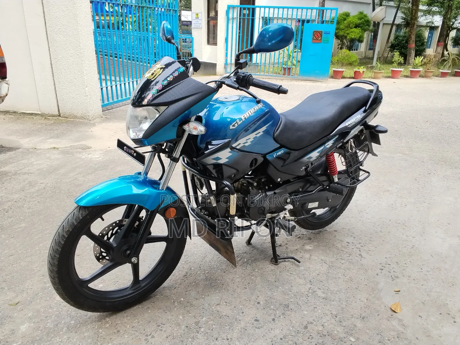 হিরো গ্ল্যামার ২০২৫ নীল