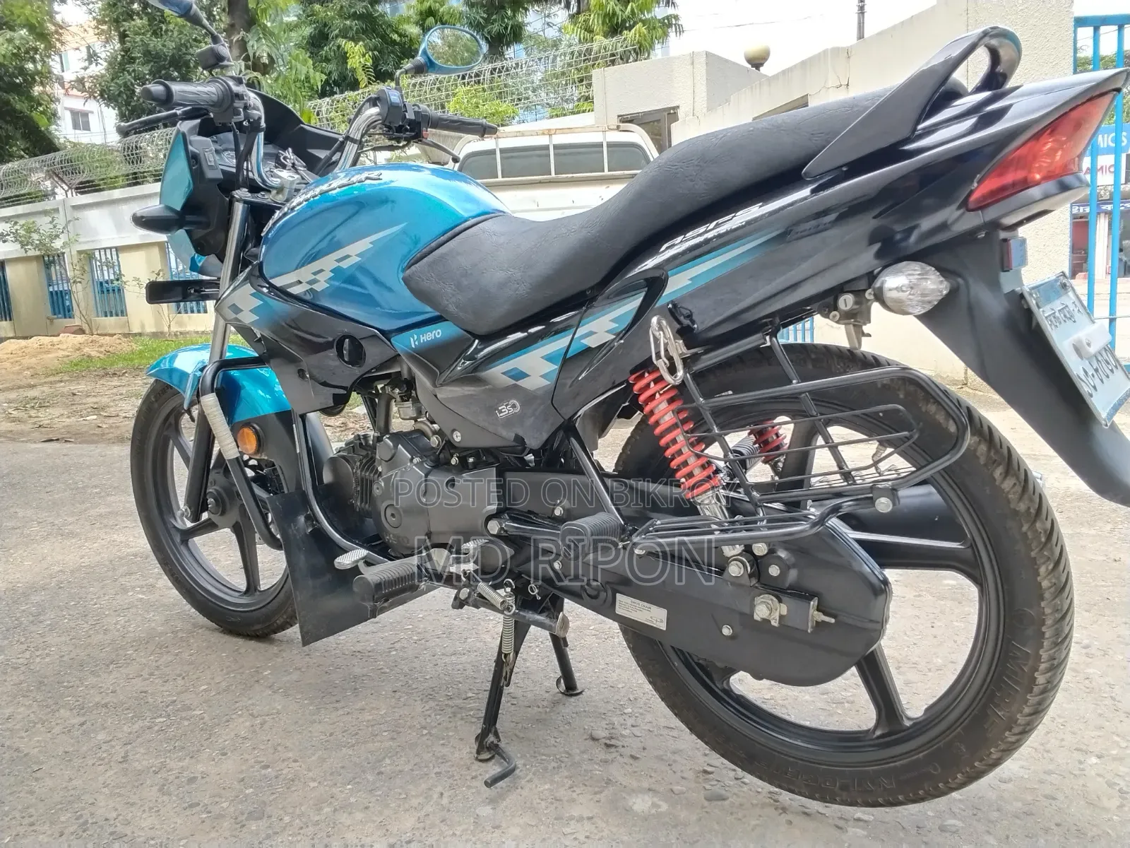 হিরো গ্ল্যামার ২০২৫ নীল