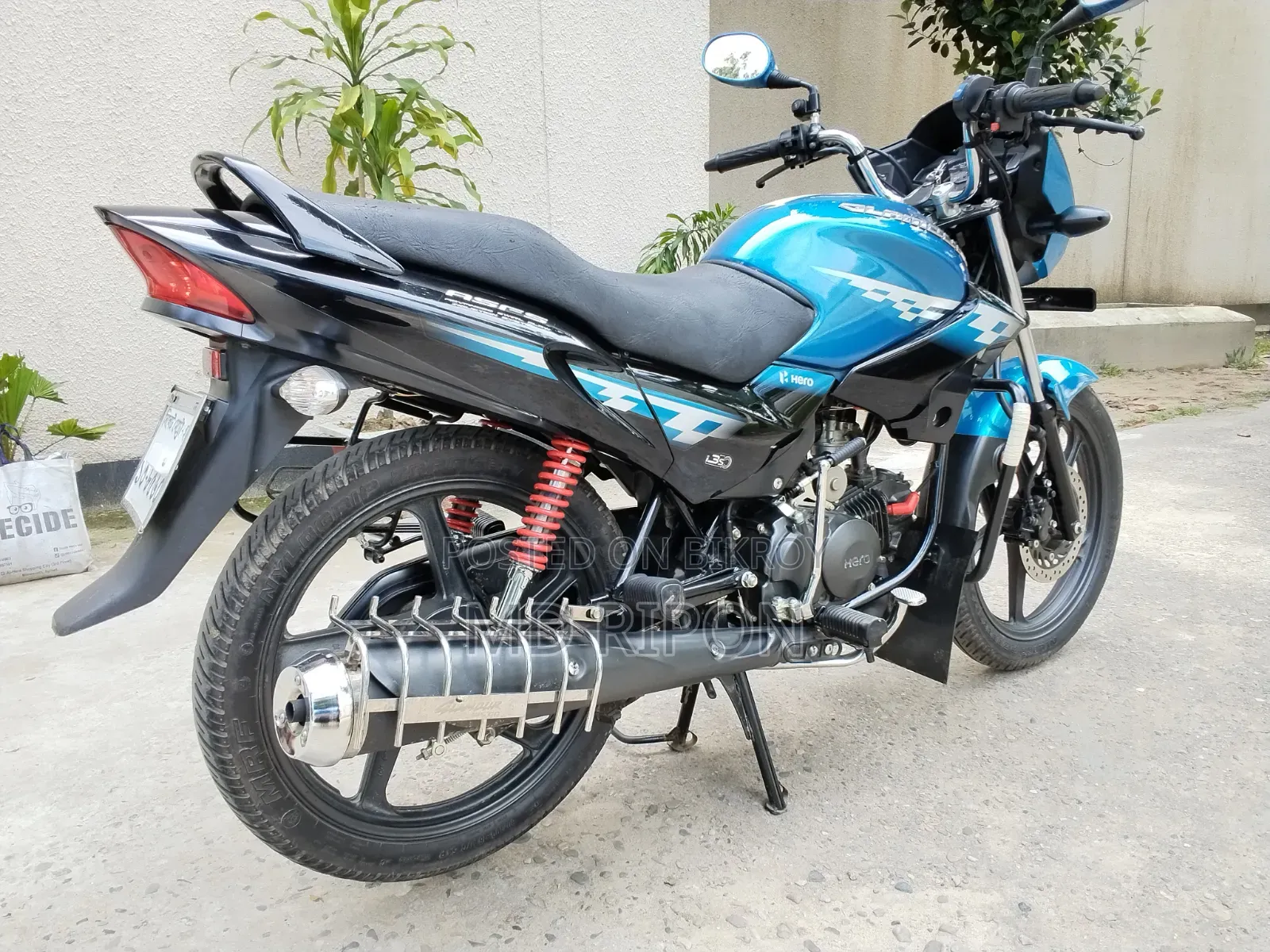 হিরো গ্ল্যামার ২০২৫ নীল