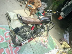 সুজুকি ২০০৪ কালো