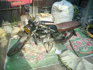 সুজুকি ২০০৪ কালো