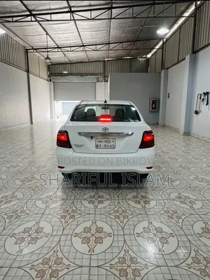টয়োটা এক্সিও ২০১৫ সাদা