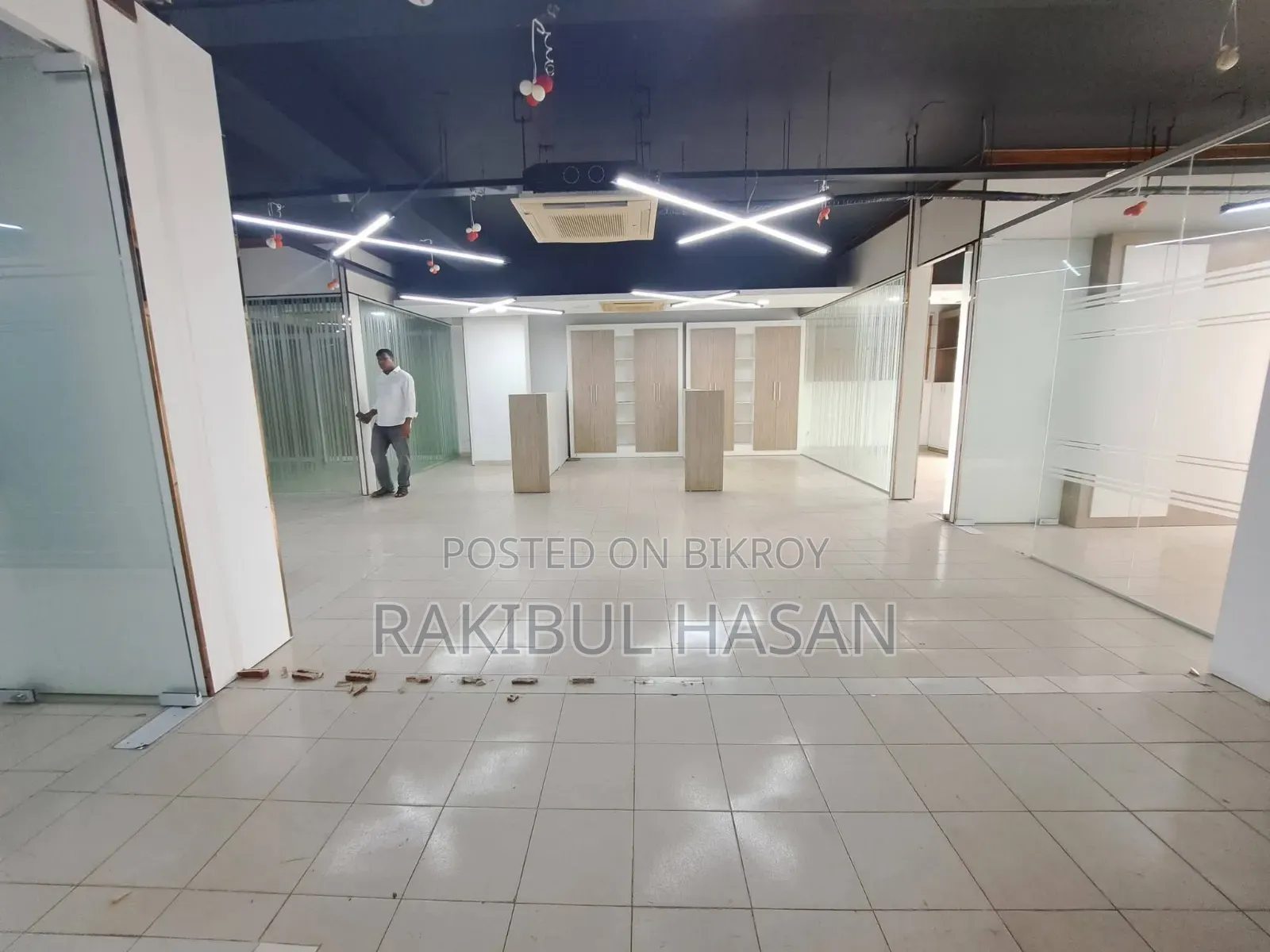 গুলশান ১ এ ৩৬০০ বর্গফুটের আংশিক সুসজ্জিত অফিস ভাড়া