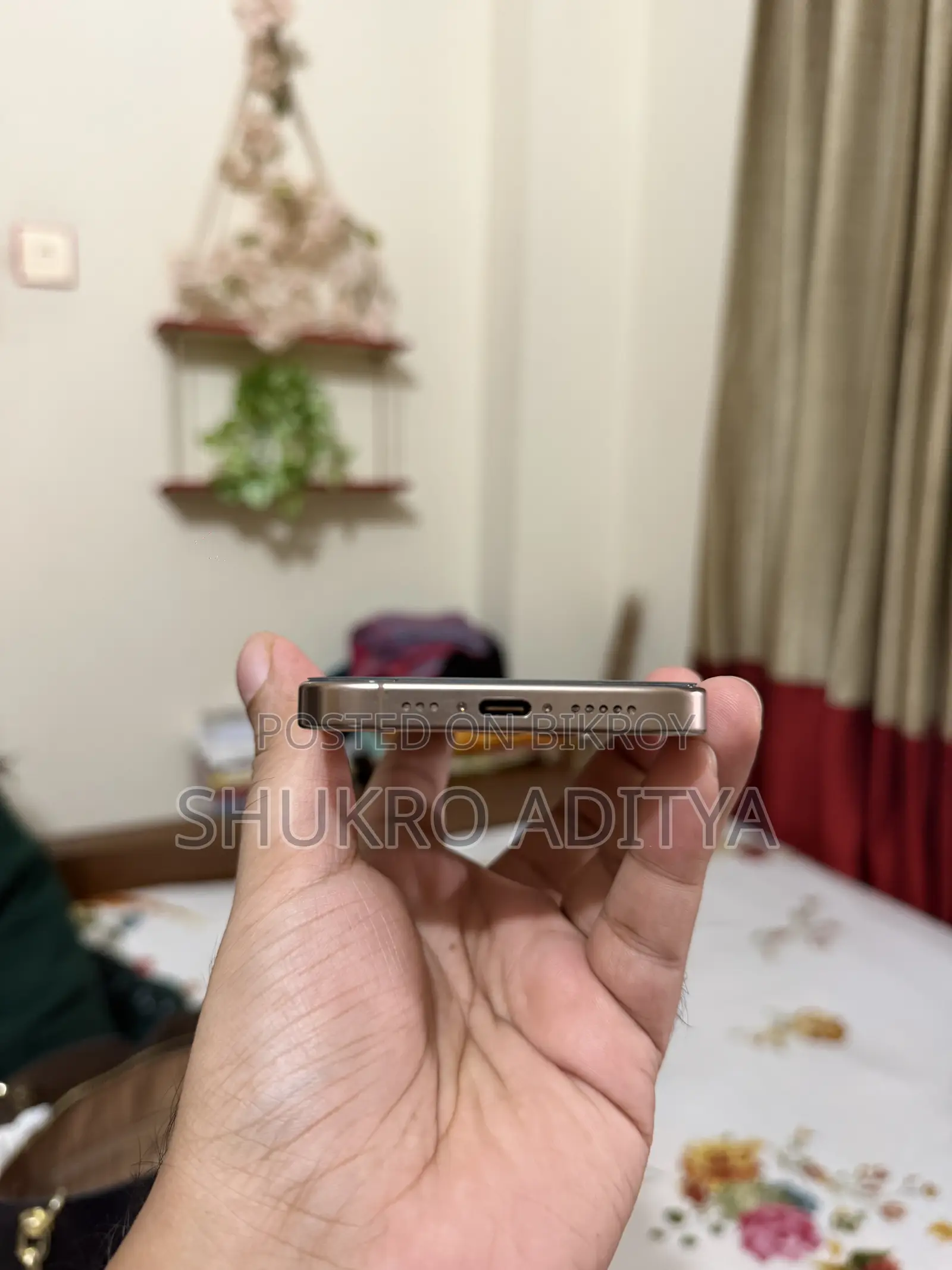 অ্যাপল আইফোন ১৬ প্রো ২৫৬ জিবি গোল্ড