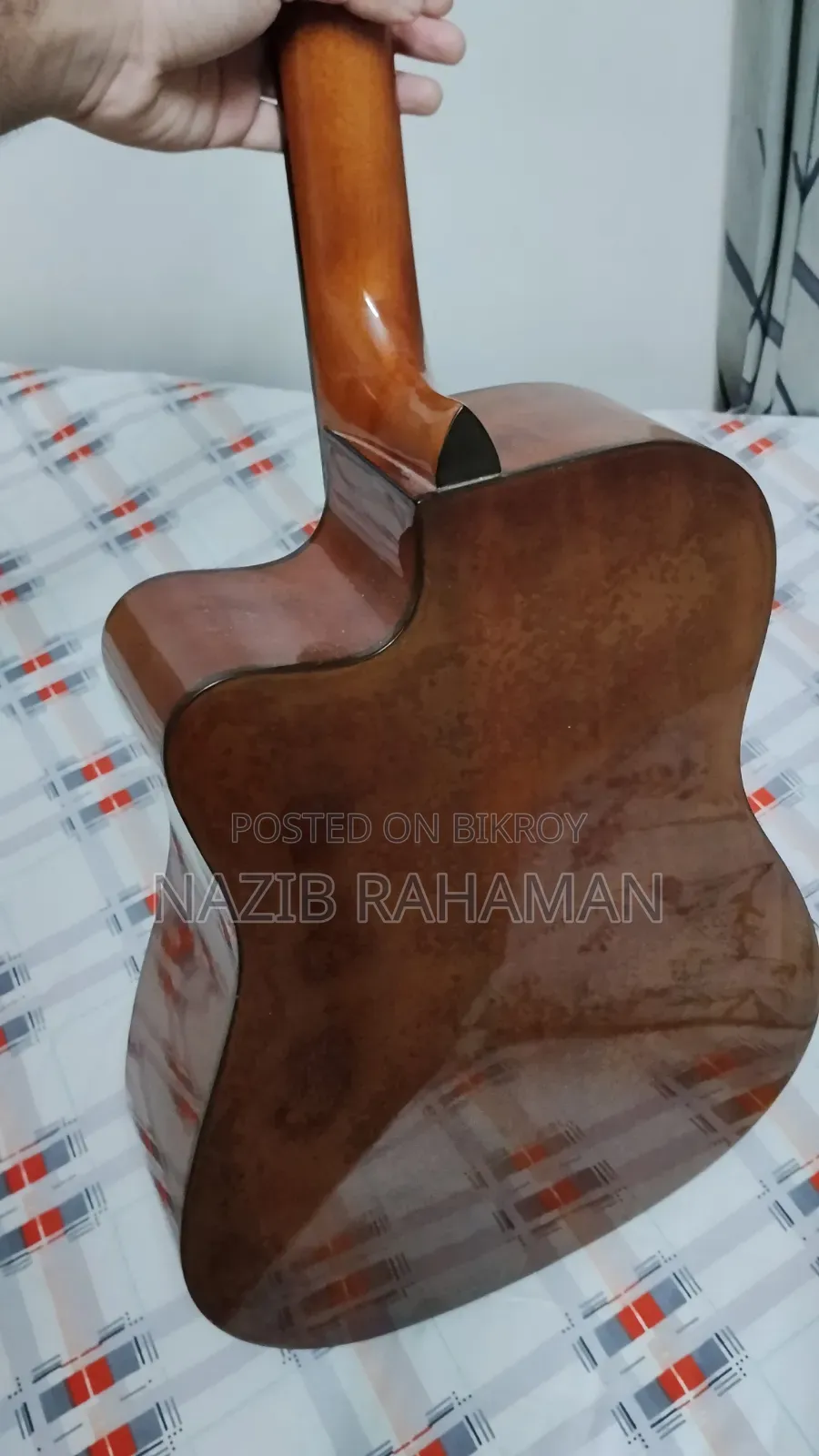 টেইলর অ্যাকৌস্টিক গিটার সেমি ইলেকট্রিক