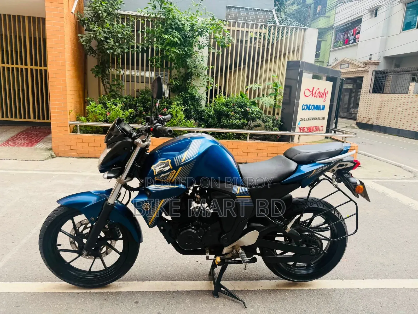 ইয়ামাহা এফজেডএস ভি২ ২০১৯ নীল