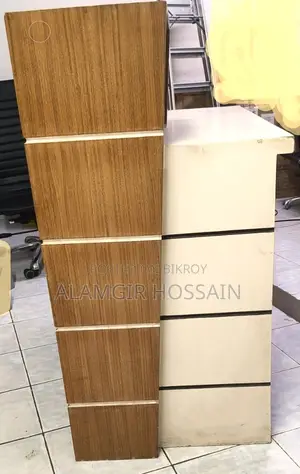 রিসেপশন টেবিল