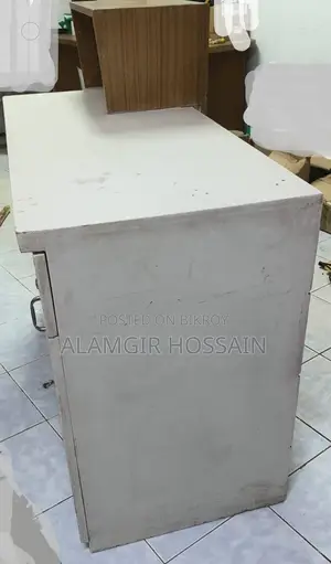 রিসেপশন টেবিল