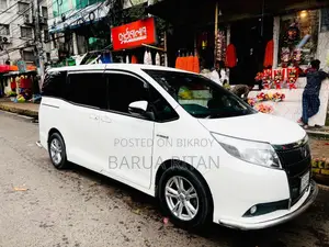 Toyota Noah 1.8 FWD Hybrid (৭ সিটার) ২০১৫ পার্ল