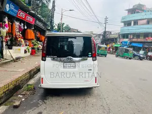 Toyota Noah 1.8 FWD Hybrid (৭ সিটার) ২০১৫ পার্ল