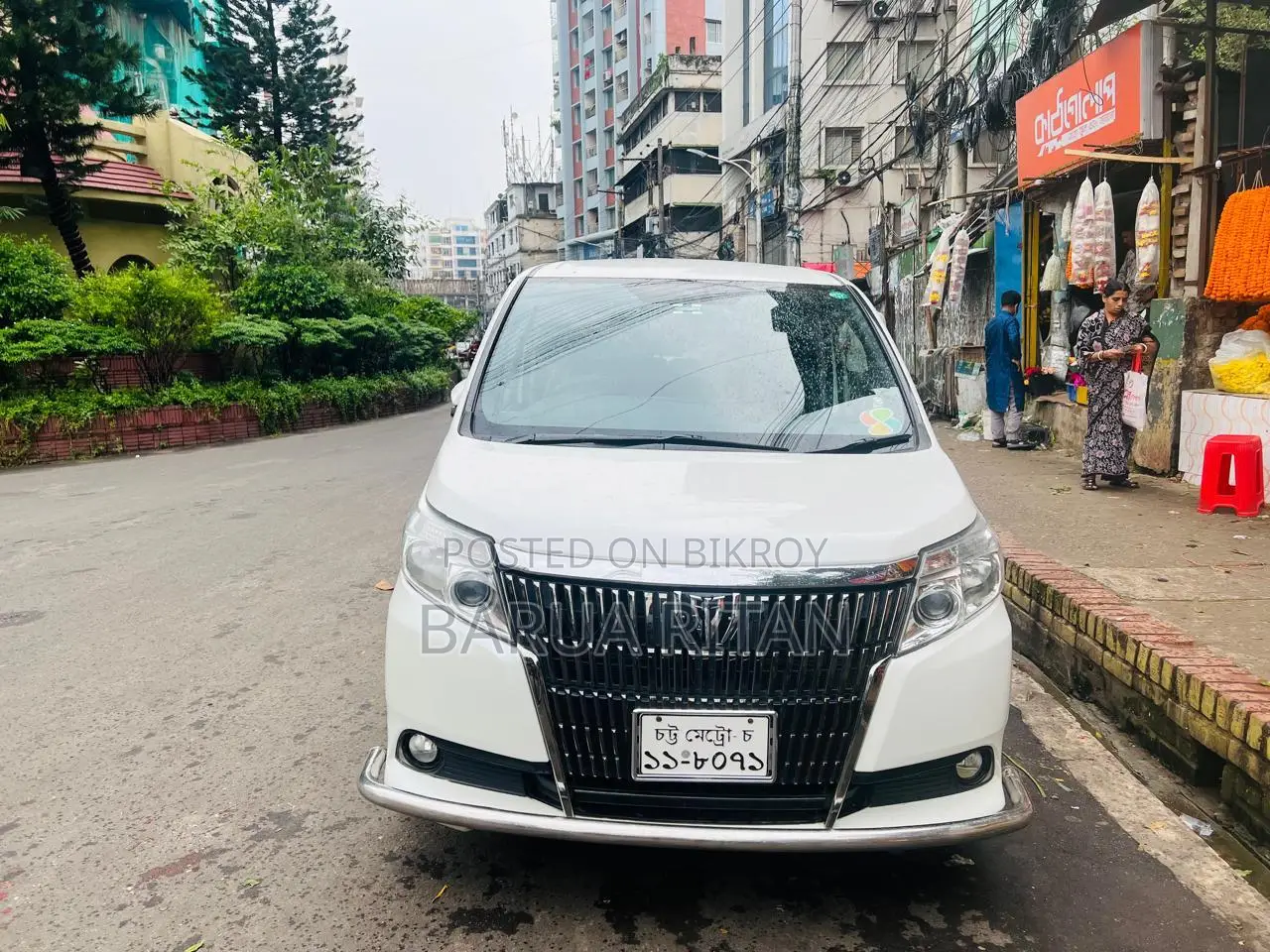 Toyota Noah 1.8 FWD Hybrid (৭ সিটার) ২০১৫ পার্ল