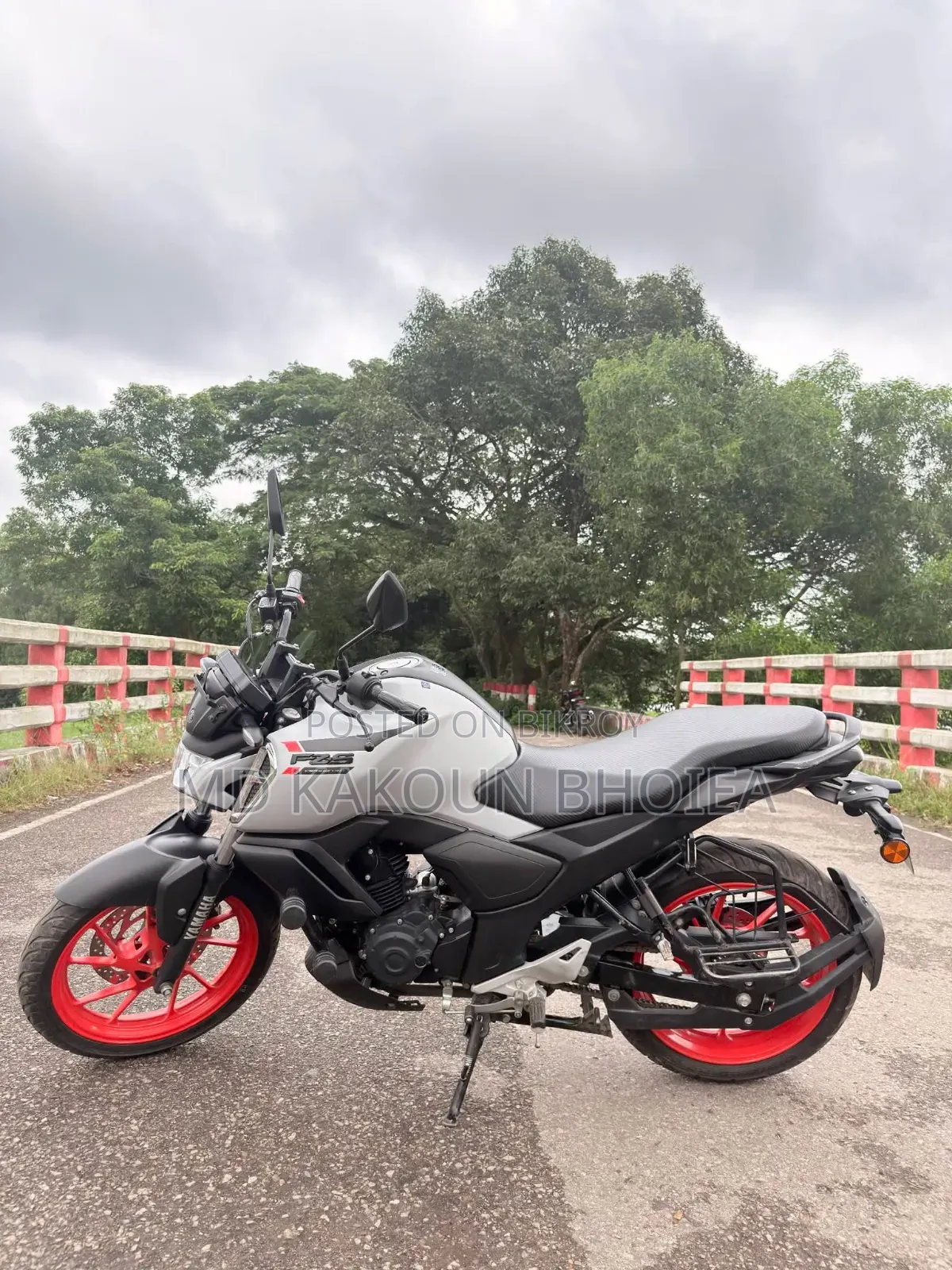 নিউ ইয়ামাহা এফজেডএস ভি৪ ২০২৫ হোয়াইট