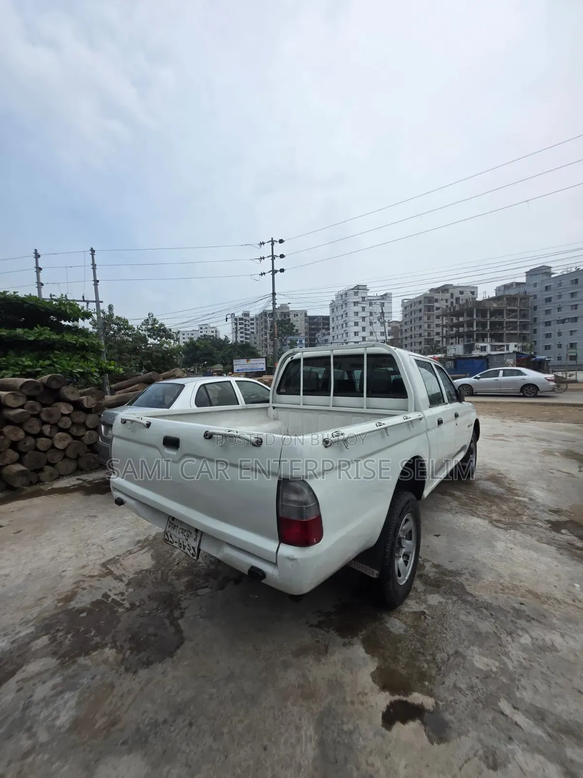 মিতসুবিশি এল২০০ ২০০৬ সাদা