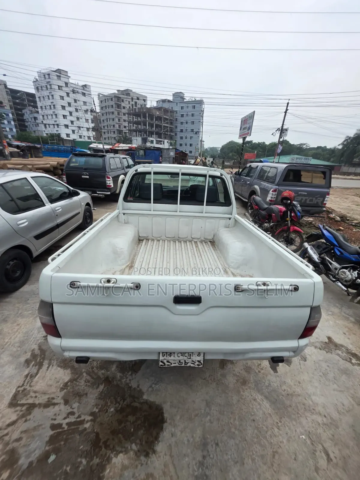 মিতসুবিশি এল২০০ ২০০৬ সাদা