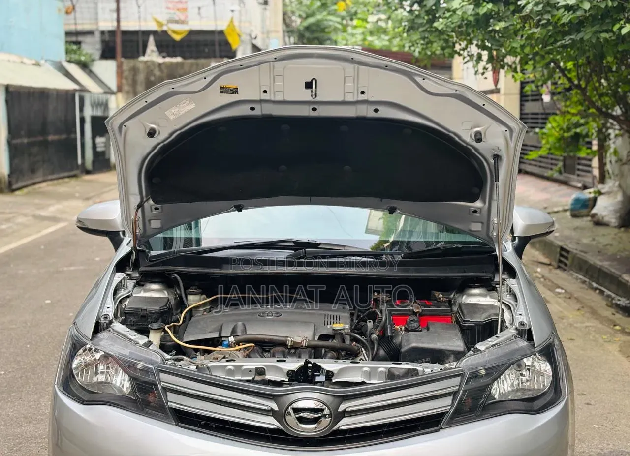 টয়োটা এক্সিও ২০১৩ সিলভার