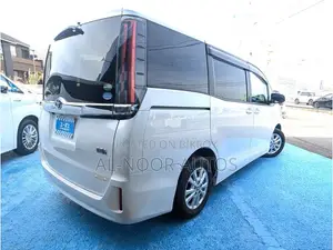টয়োটা নোয়া ২০২১ পার্ল