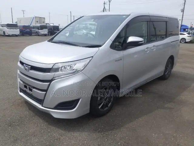 Toyota Noah 2021 Silver