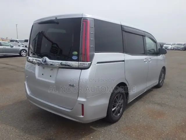 Toyota Noah 2021 Silver