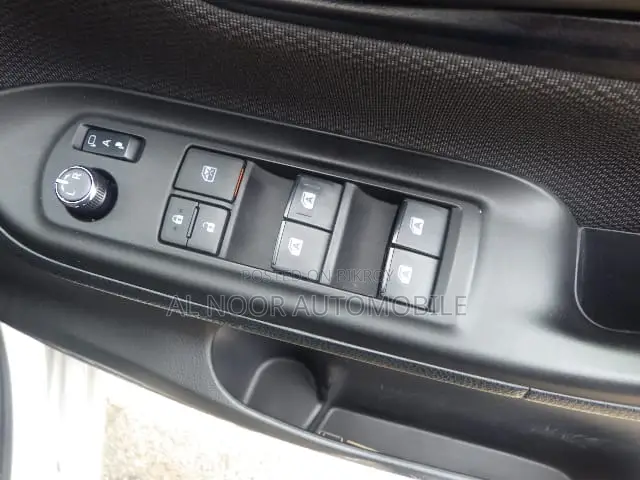 Toyota Noah 2021 Silver