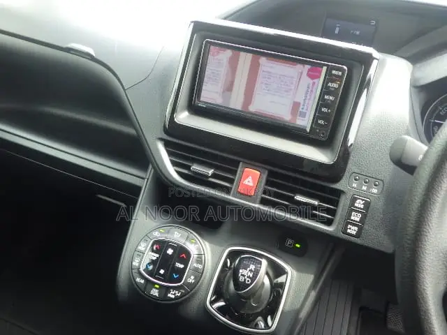 Toyota Noah 2021 Silver