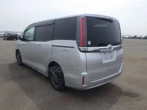 Toyota Noah 2021 Silver