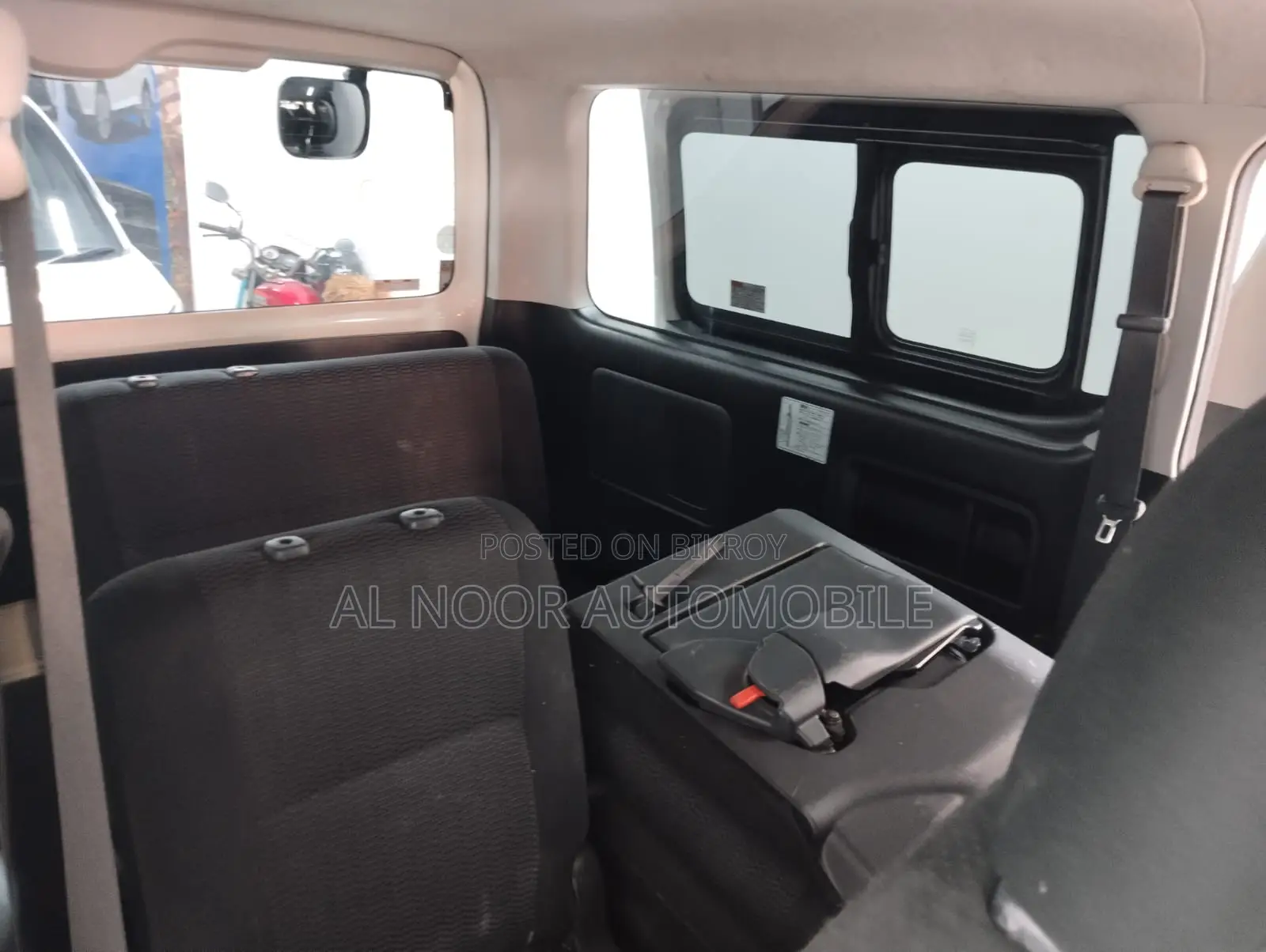 Toyota HiAce 2021 সাদা