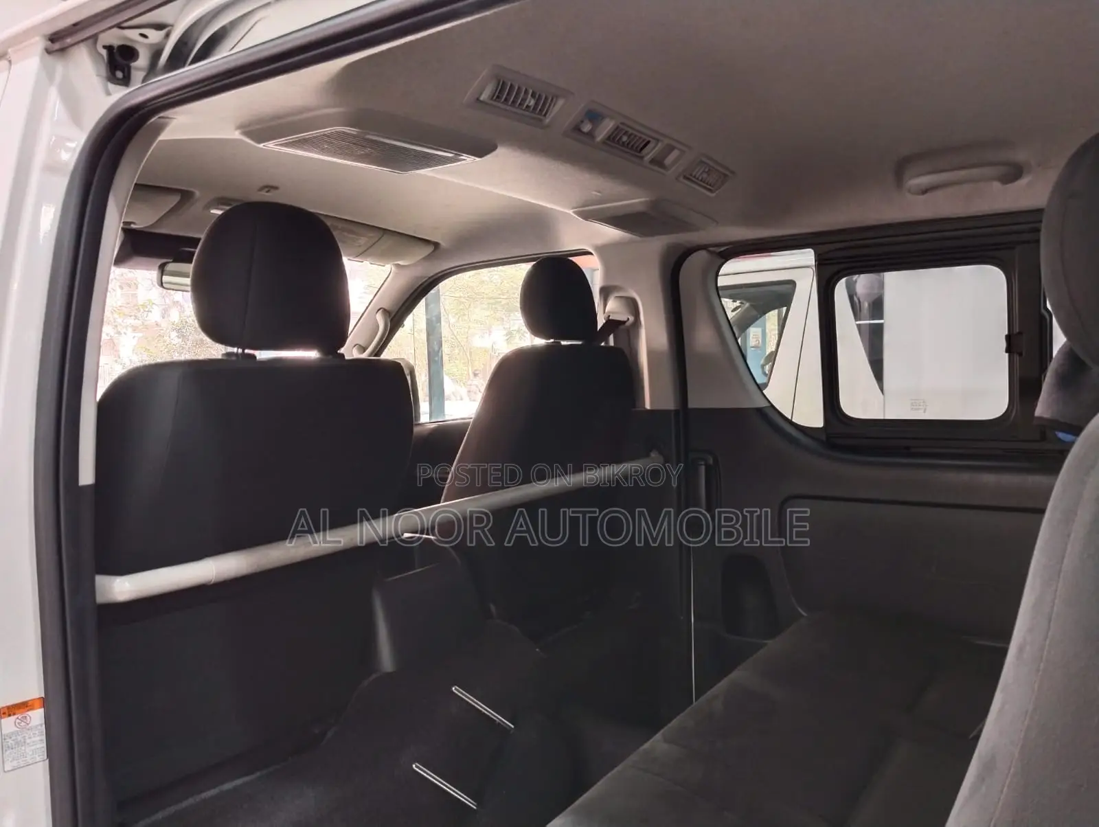 Toyota HiAce 2021 সাদা