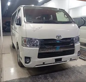 Toyota HiAce 2021 সাদা