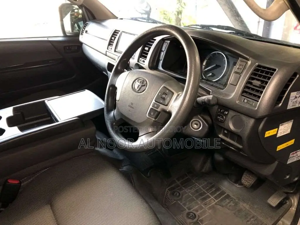 Toyota HiAce 2021 Silver